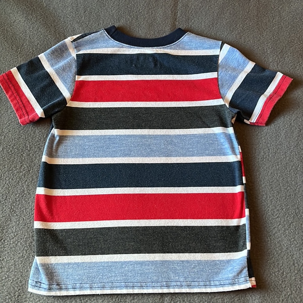 ๐ Toddler Boy Bundle of 2 T-shirts with Stripes ~ Size 4T - Picture 9 of 9